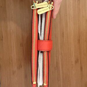 NWT Michael Kors Jet Set Travel Wristlet